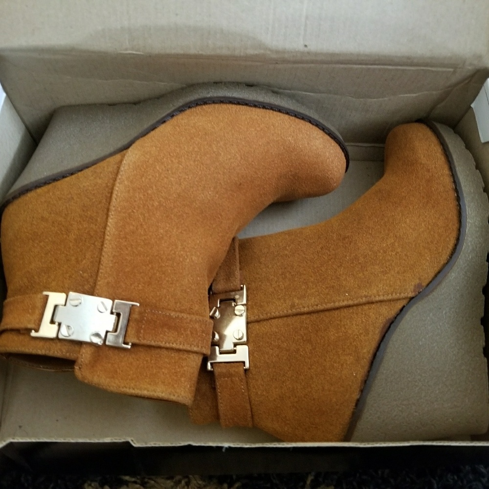 Boots - Picture 2 of 2